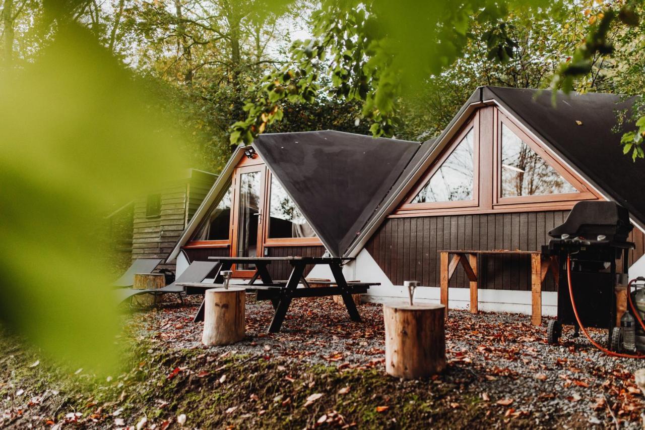 Chalet Tropical Avec Bain A Bulles - In The Woods Gesves Eksteriør billede