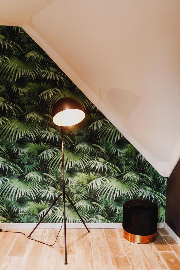 Chalet Tropical Avec Bain A Bulles - In The Woods Gesves Eksteriør billede