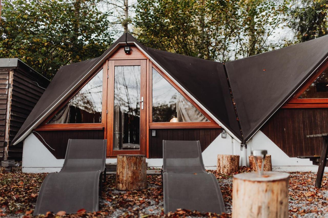 Chalet Tropical Avec Bain A Bulles - In The Woods Gesves Eksteriør billede